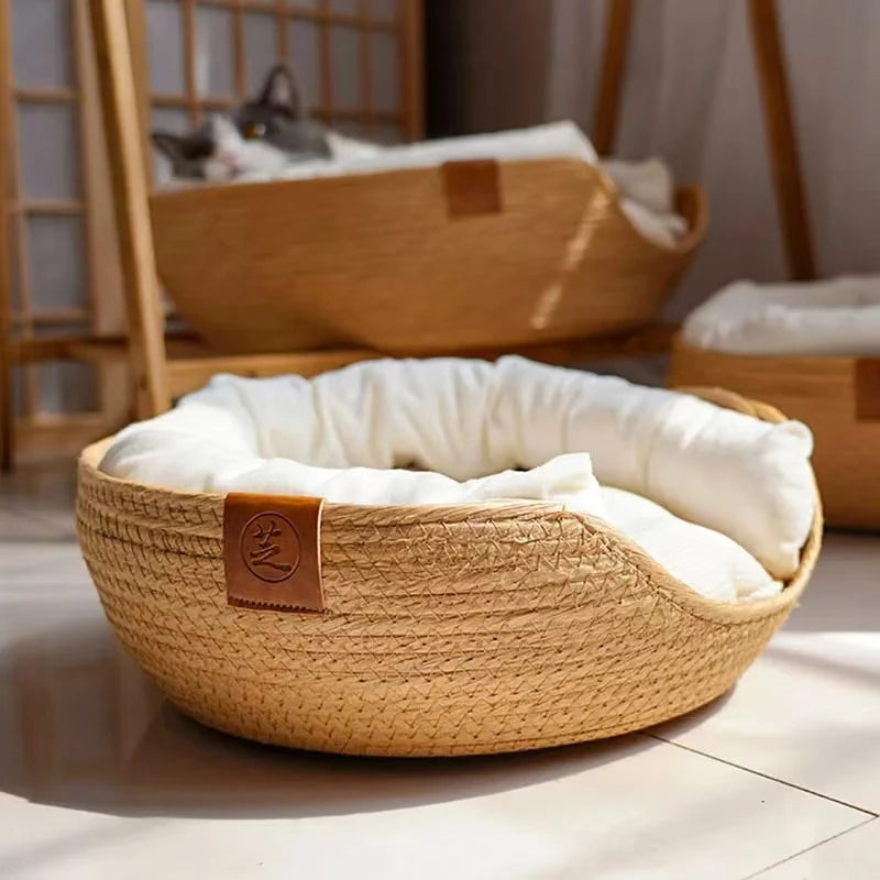 Handmade Cat Kennel: A Cozy Pet Nest